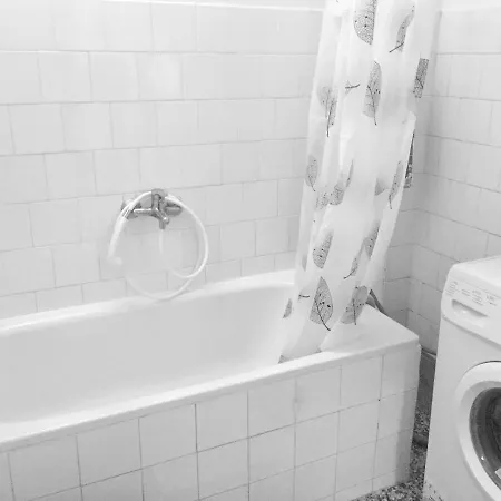 Clean 2 Bedroom With Ac And Laundry