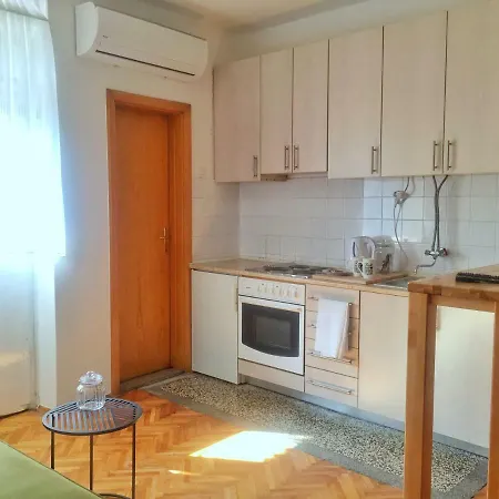 Clean 2 Bedroom With Ac And Laundry Appartamento